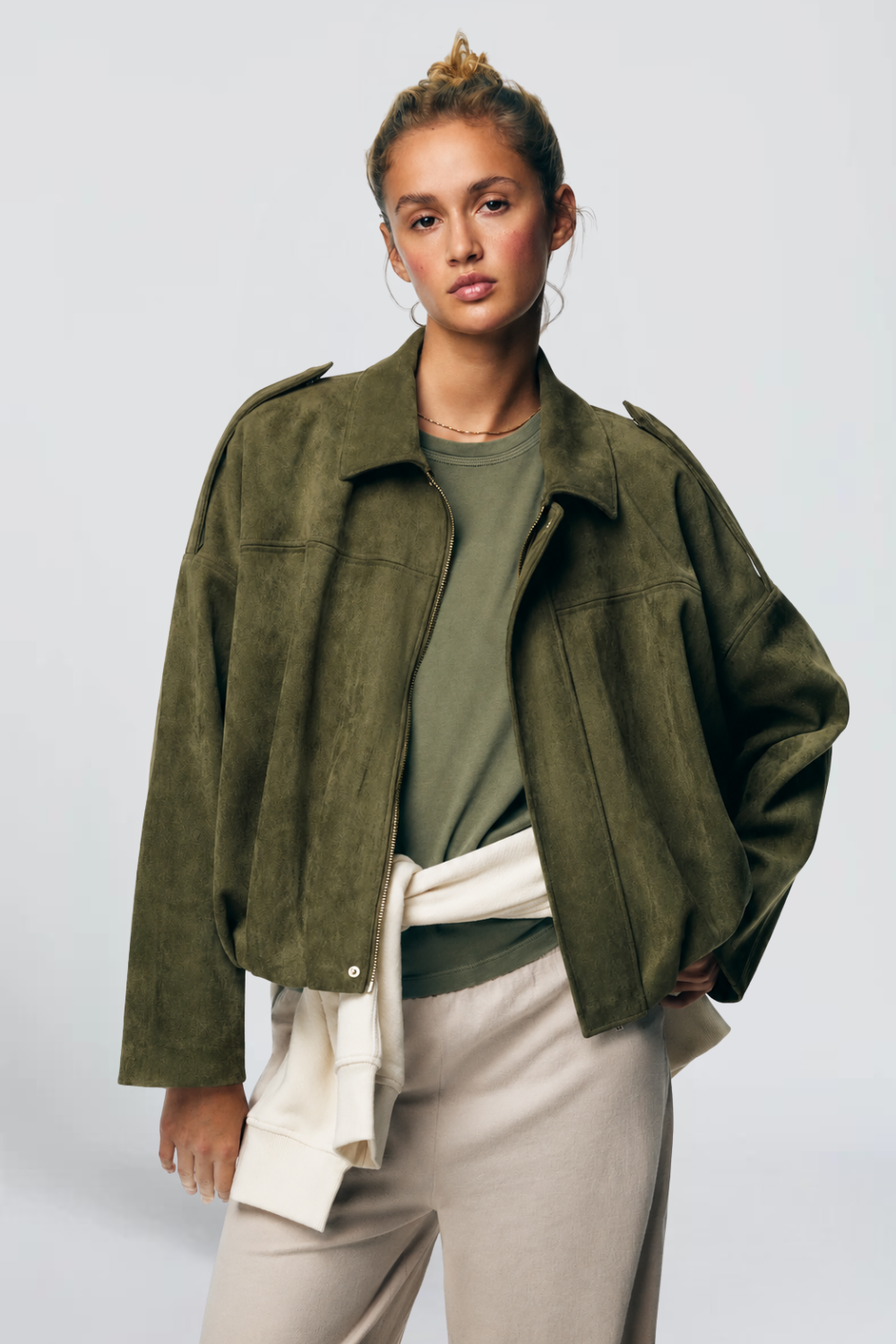 MISS MONDAY | BOMBER COURT EFFET DAIM