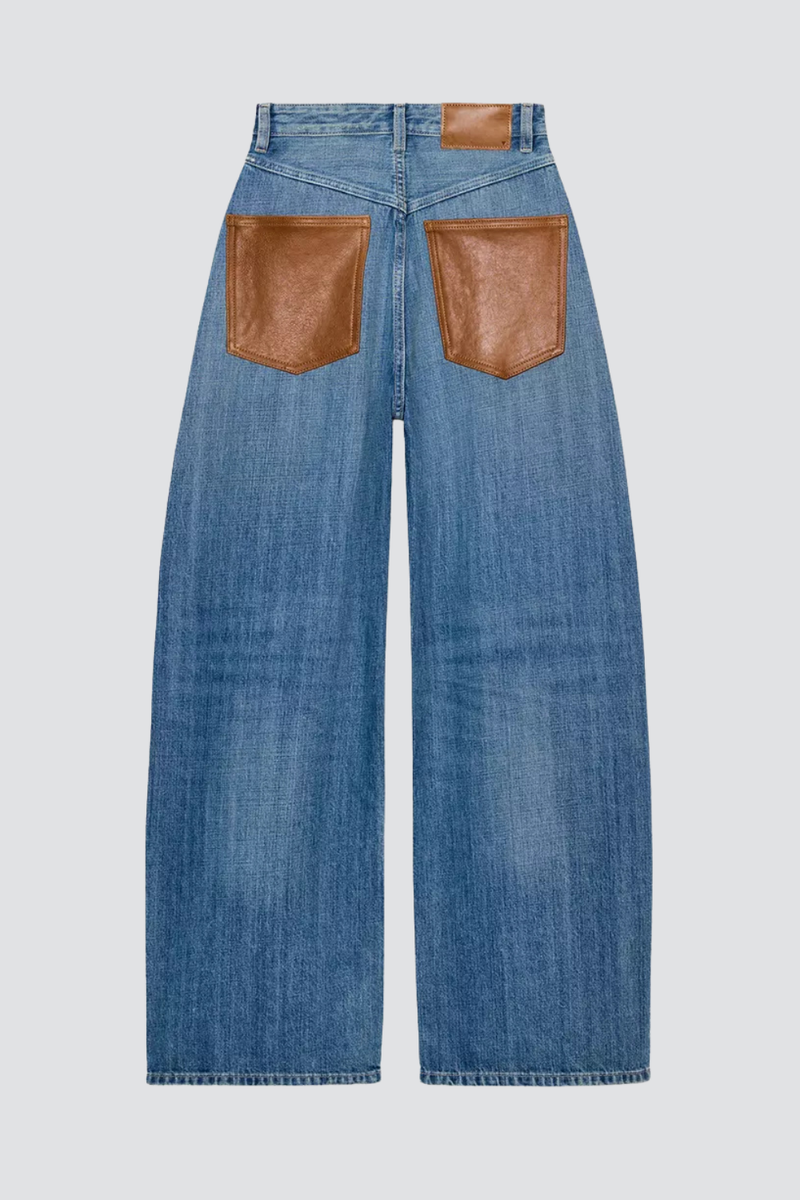 JEANS MIT LEDERTASCHEN